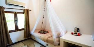 Уроа: Курортный отель Paradise Beach Resort