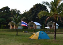 Двухместный коттедж двуспальная кровать в Phuket Campground