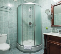 Двухместный люкс Мансарда с 2 комнатами двуспальная кровать в Стромынка