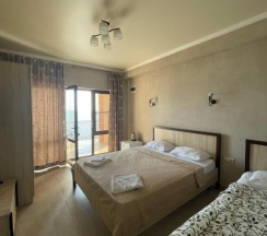 Трёхместный номер Deluxe с балконом и с видом на море в Мини-отель Leon Beach Hotel