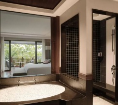 Номер с балконом и с видом на бассейн в Phuket Marriott Resort And Spa, Nai Yang Beach