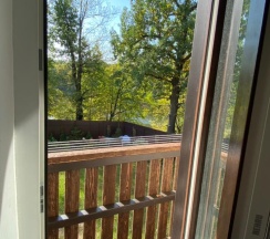 Дом с мангальной зоной в Гостевой дом в лесу у залива