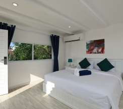 Двухместный номер Deluxe с балконом двуспальная кровать в Kata White Villas