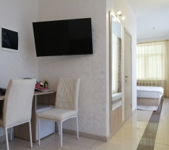 КОМФОРТ с холлом 3-местный. Новый номерной фонд в MaxxRoyal