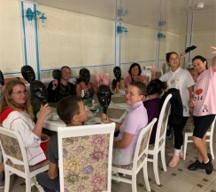 Семейный номер на трех-четырех гостей с большой террасой и видом во двор (корпус К) в Оптимист