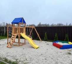 Коттедж с 3 комнатами с балконом в Амиго Хаус