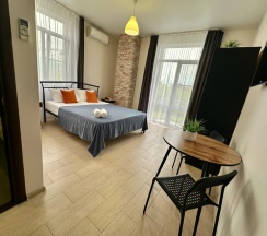 Двухместный люкс с балконом и с красивым видом из окна двуспальная кровать в Людмила