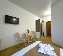 Трехместный номер в Белое солнце