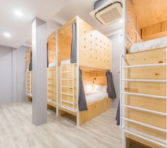 Кровать в общем номере (женский номер) в Nornyaowarat Hostel