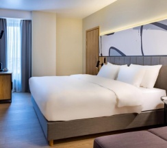 Номер улучшенный с 1 двуспальной кроватью в Radisson Hotel Gorizont Rostov-on-Don