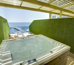 Номер Standard с видом на море в Azura Deluxe Resort & Spa