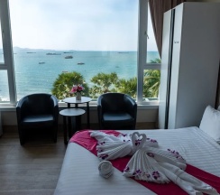 Одноместный люкс в The Beach Front Resort Pattaya  - SHA Plus