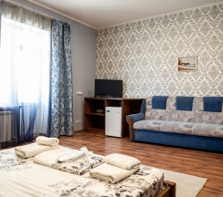 Люкс четырехместный в Lucky House