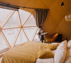 Глэмп №1 с видом на деревья и залив в Vyborg Bay