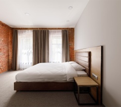 Улучшенный номер с двуспальной кроватью в Turris Hotel Petrovsky
