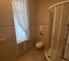 Коттедж с 2 комнатами с балконом и с видом на парк в Dipservice hall