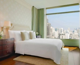 Двухместный люкс c 1 комнатой с видом на город двуспальная кровать в Oriental Residence Bangkok