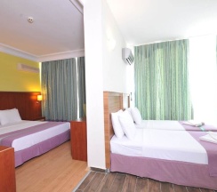 Двухместный люкс с балконом в Sun Bay Park Hotel