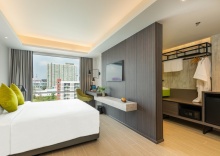 Номер Deluxe в Maitria Rama 9 Bangkok - A Chatrium Collection Hotel