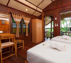 Бунгало Standard с балконом и с красивым видом из окна в Palm Leaf Resort