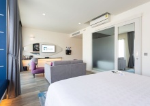 Люкс с балконом в Hotel Clover Patong Phuket