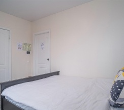 Номер улучшенный с 1 двуспальной кроватью в Hot Place Guest House