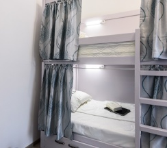 Кровать в общем номере (женский номер) в Рус