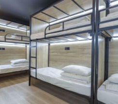 Общий мужской 10 местный номер верхние кровати в На Рубле