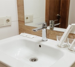 Сьюит трехкомнатный с двумя спальнями без балкона вид на парк в Кавказ