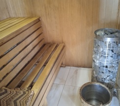 Коттедж с балконом и с красивым видом из окна в Гостевой дом
