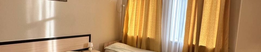 Семейный номер с 1 двуспальной кроватью и диваном в Московская