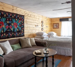 Коттедж стандарт с 2 односпальными и 1 двуспальной кроватью в Olafa Home