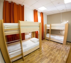 Кровать в общем женском 6-местном номере в Z Hostel