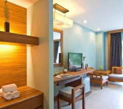Четырёхместный семейный люкс с 2 комнатами с видом на сад в Green Park Resort