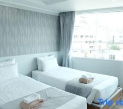 Семейный люкс с 2 комнатами с видом на море в The Beach Front Resort Pattaya  - SHA Plus