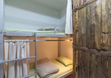 Кровать в общем номере (женский номер) в Banthat Thong Hostel