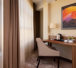 НОМЕР КАТЕГОРИИ DELUXE С БОЛЬШОЙ КРОВАТЬЮ (KING SIZE) в Doubletree by Hilton Tyumen