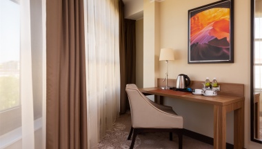 НОМЕР КАТЕГОРИИ DELUXE С БОЛЬШОЙ КРОВАТЬЮ (KING SIZE) в Doubletree by Hilton Tyumen
