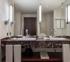 Двухкомнатный Люкс в Sheraton Skypoint Luxe Hotel