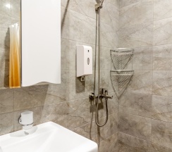 Четырехместный семейный номер Deluxe с кроватью размера "King Size" в GemstButikHotel