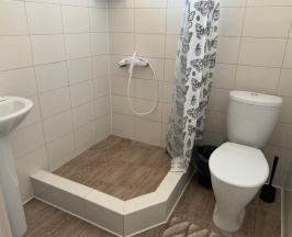 Трёхместный номер с двумя отдельными кроватями в Парус