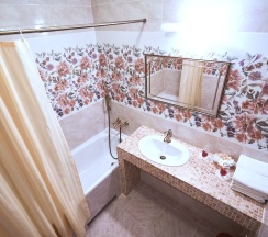 Улучшенный двухместный номер с одной двуспальной или двумя односпальными кроватями в My Favourite Garden Hotel