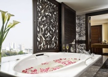 Двухместный люкс Anantara Presidential двуспальная кровать в Anantara Siam Bangkok Hotel