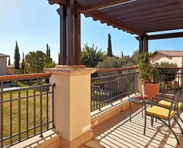 Номер Deluxe с красивым видом из окна в Aphrodite Hills Hotel