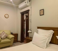 Номер стандарт с 1 двуспальной кроватью в Барский флигель