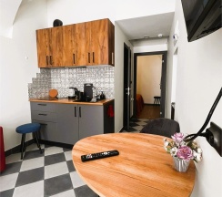 Апартаменты с двумя кроватями, кухней-гостиной  и отдельным входом в Двенадцать