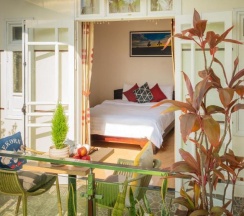 Двухместный номер Standard с балконом двуспальная кровать в Strawberry Garden Homestay