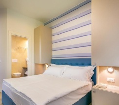 Двухместный номер Standard с балконом двуспальная кровать в Hotel Le Lampare