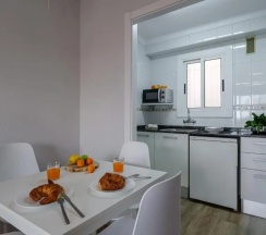 Трёхместные апартаменты Superior в Apartamentos California