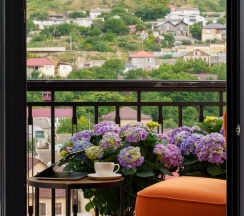 Люкс с балконом в The Rison Hotel